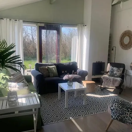 049 بيت للعطل *